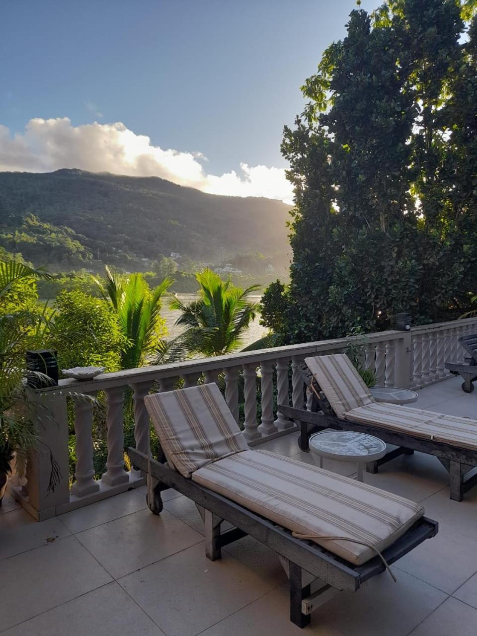 Bayview Villa -Sea Side Villa Anse Boileau Exterior photo